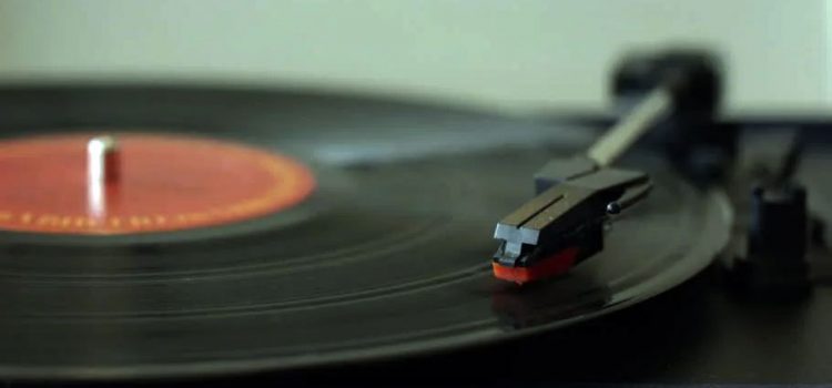 The All-In-One Record Player: A New Spin on an Old Classic